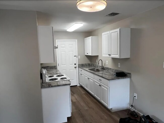 Building Photo - 3135 Durette Dr