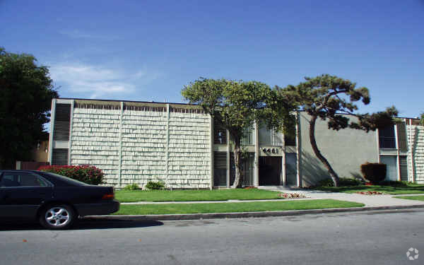 Building Photo - Casa Alamitos