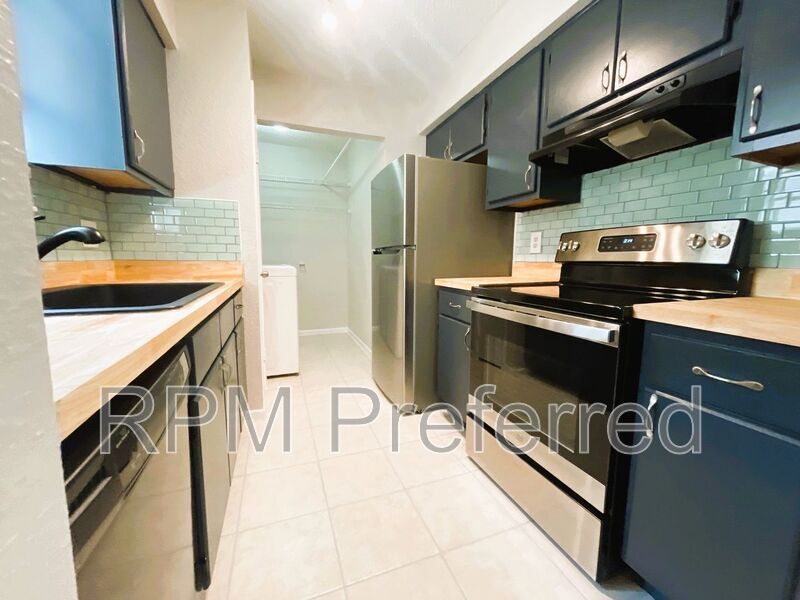 Primary Photo - 2800 Jeanetta St