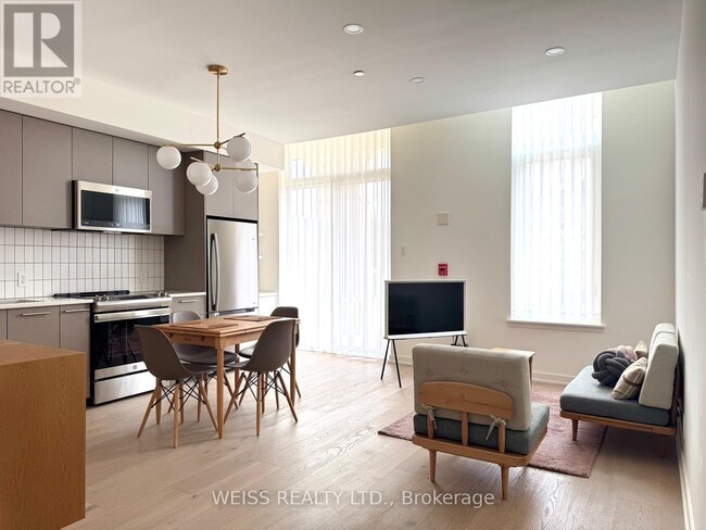 Building Photo - 101 Cathedral High St