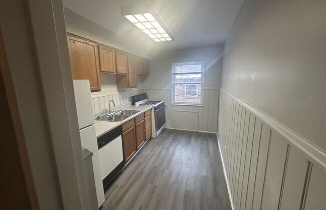 Foto del edificio - 596 Lowell Ave