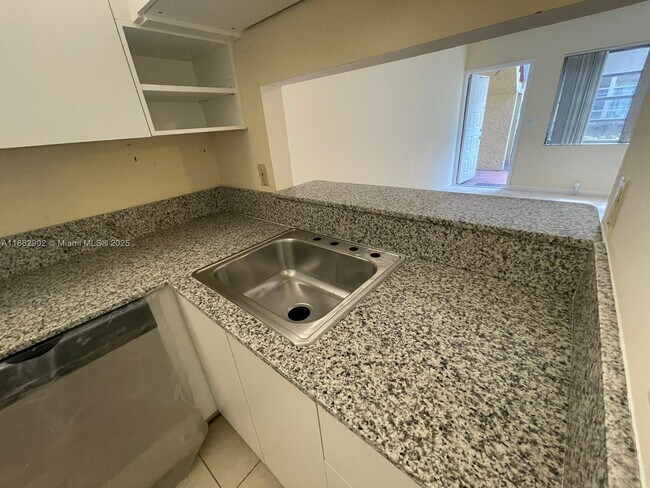 Foto del edificio - 820 Twin Lakes Dr