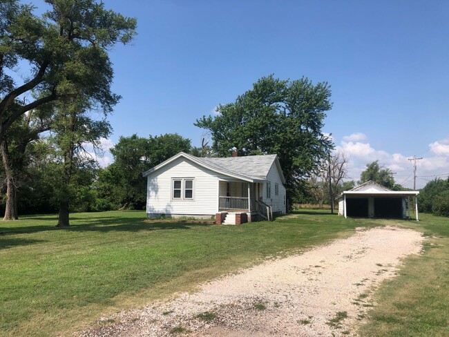 Building Photo - Cozy 2 Bed 1 Bath Home