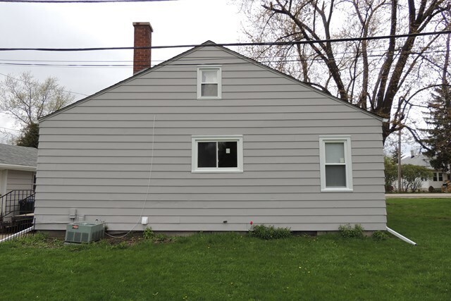 Building Photo - 309 E Traube Ave