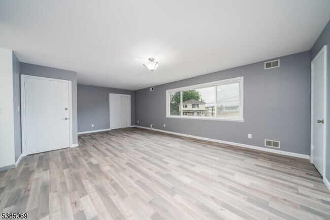 Foto del edificio - 1126 Wheatsheaf Rd