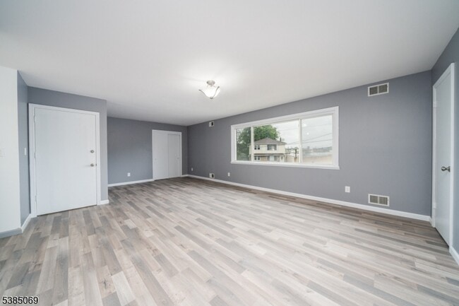 Building Photo - 1126 Wheatsheaf Rd