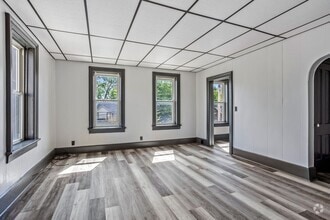 Building Photo - 300 Sherry St