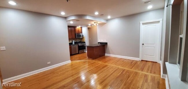 Building Photo - 2 br, 2 bath Condo - 6256 N Richmond St