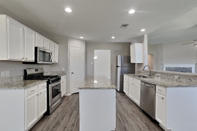 Building Photo - 20502 Upper Green St