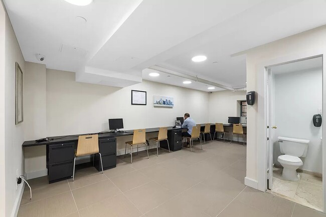 Foto del edificio - 244 West 64th Street