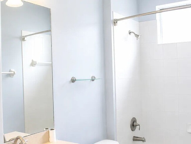 Building Photo - Welcome to this beautifully maintained home in the highly sought-after Creekwood neighborhood, wh...