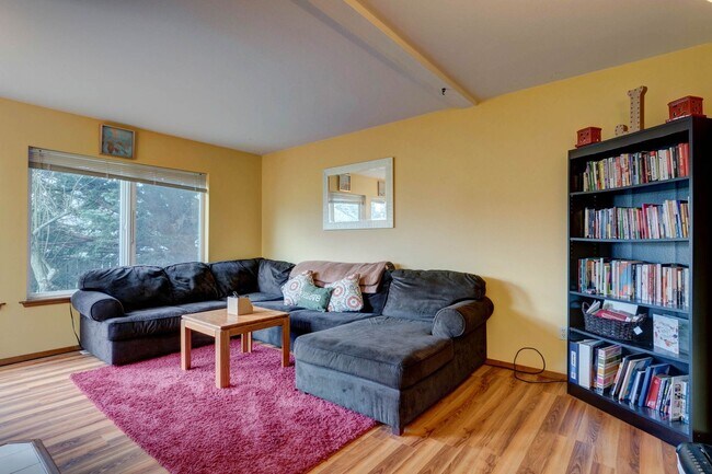 Foto del edificio - 3 Bed 2.5 Bath Townhome with Garage