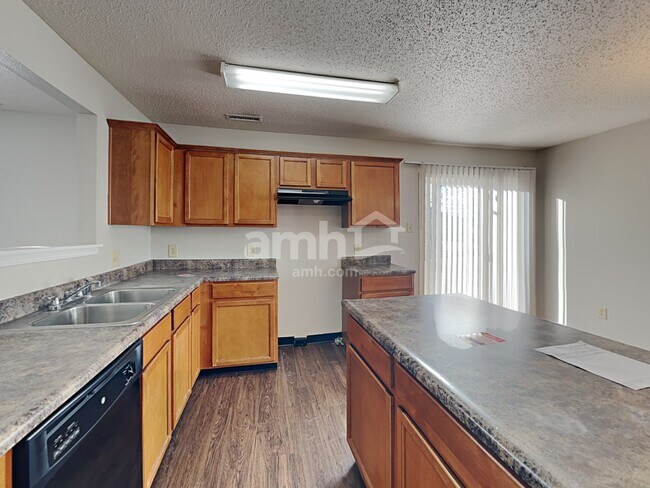 Building Photo - 690 Runnymede Ct