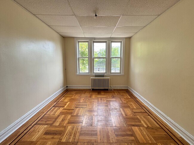 Building Photo - 2899 La Salle Ave