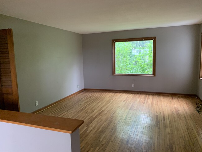 Building Photo - 2014 W Alcott Ave