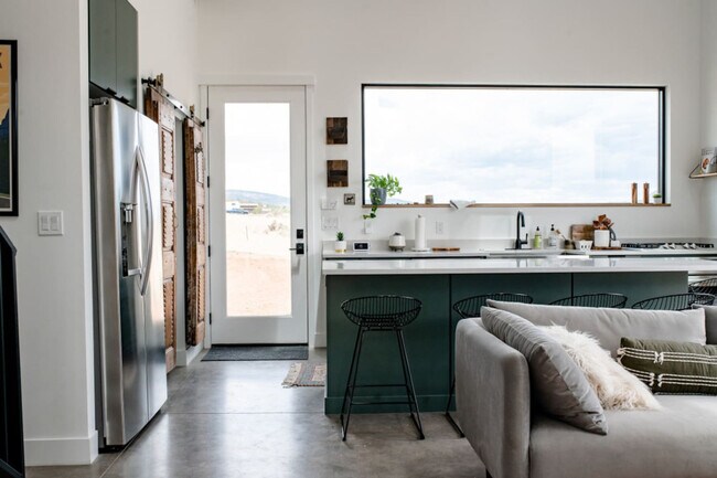 Foto del edificio - 2387 2500 S