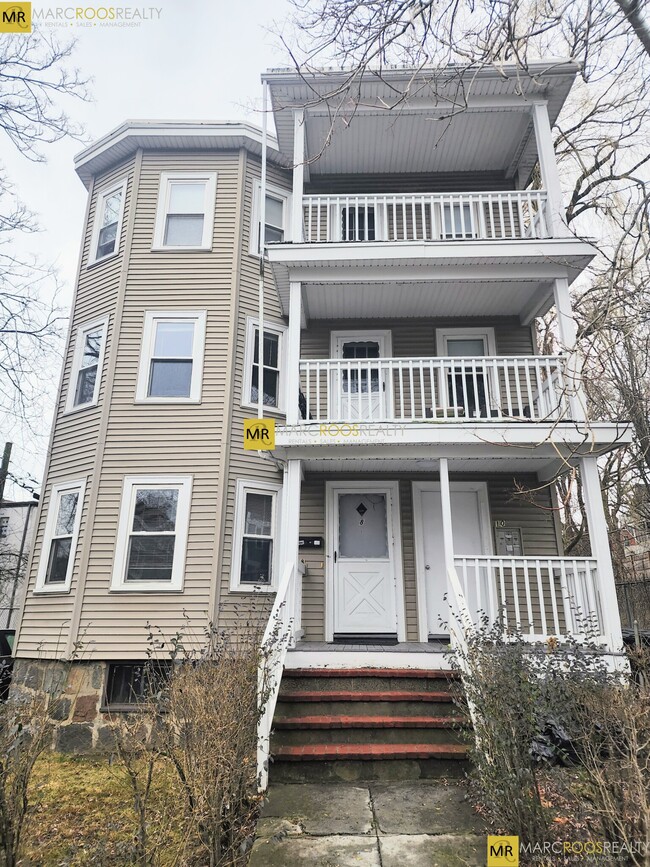 Building Photo - 8 Woodside Ave