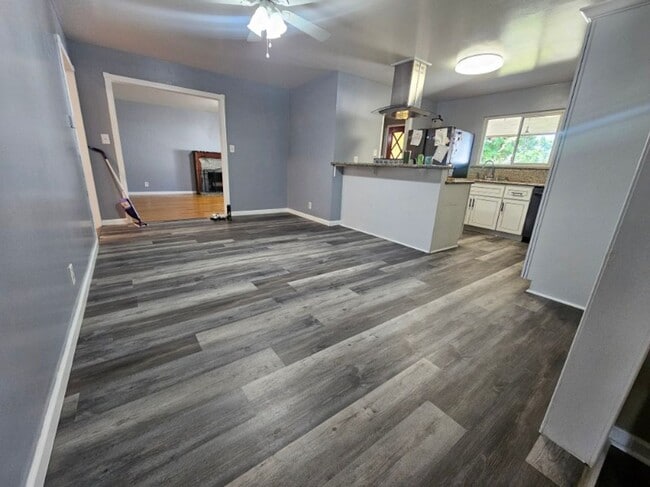 Building Photo - Four-Bedroom Fairfield Home!