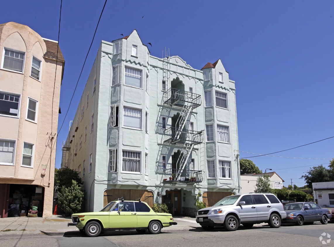Building Photo - Chestnut Apartments