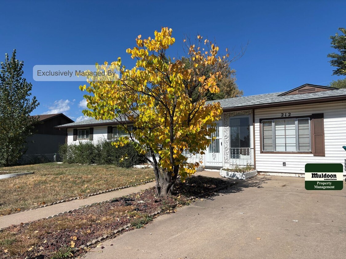 Available Now! Main Level Living, Close to... - Main Level Living, Close to Ft Carson. 1  ...