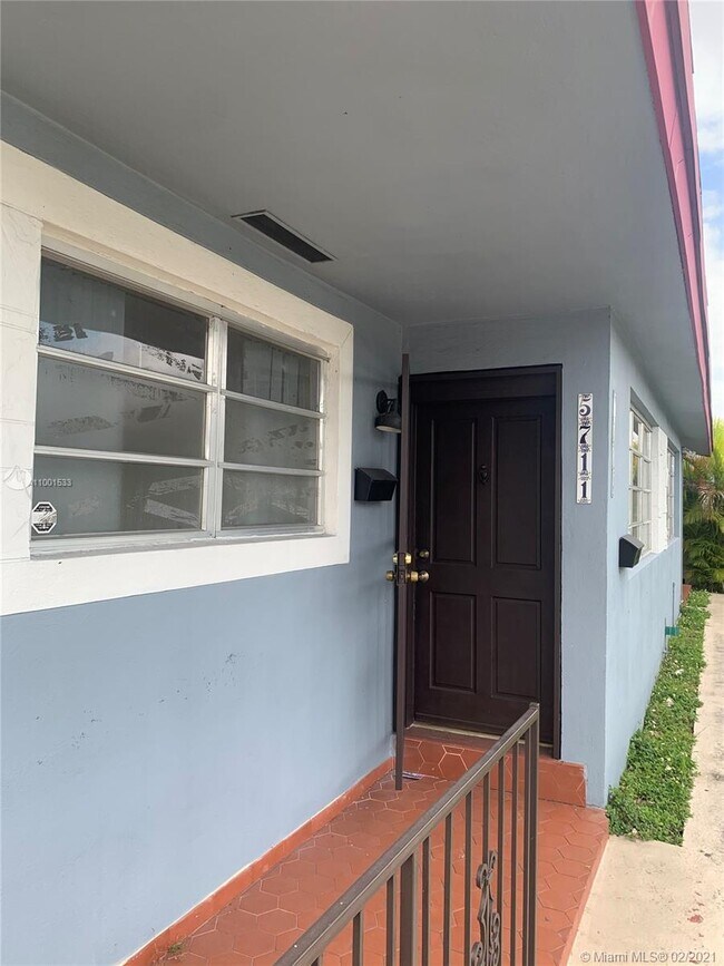 Foto del edificio - 5711 SW 2nd Terrace