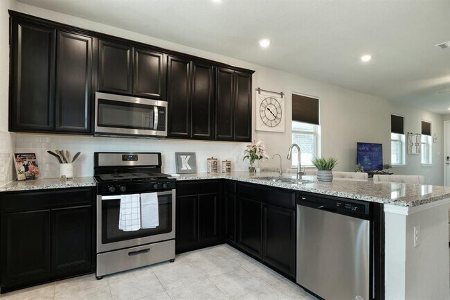 Building Photo - 6804 Pleasanton Pkwy
