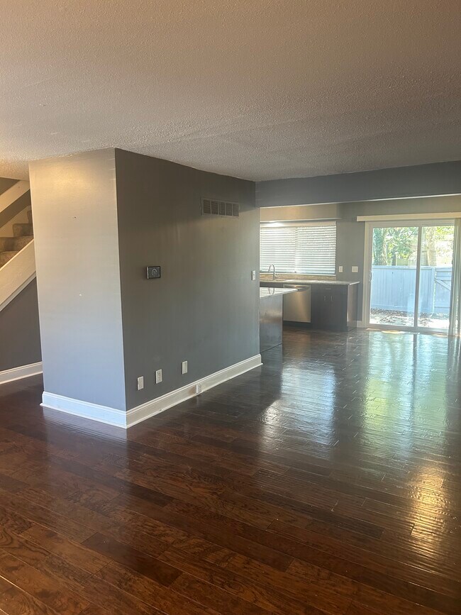 Foto del edificio - 8175 Monrovia St