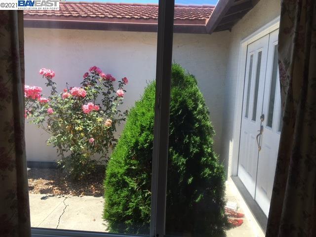 Foto del edificio - 5863 Tompkins Dr