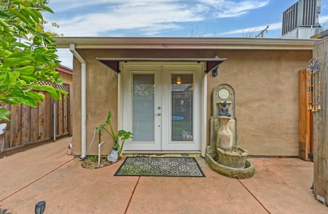 Building Photo - 216 Sierra Blvd