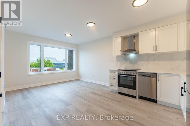 Building Photo - 360-360 Lacasse Ave