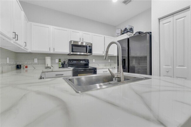 Building Photo - 3529 NW 29th Pl