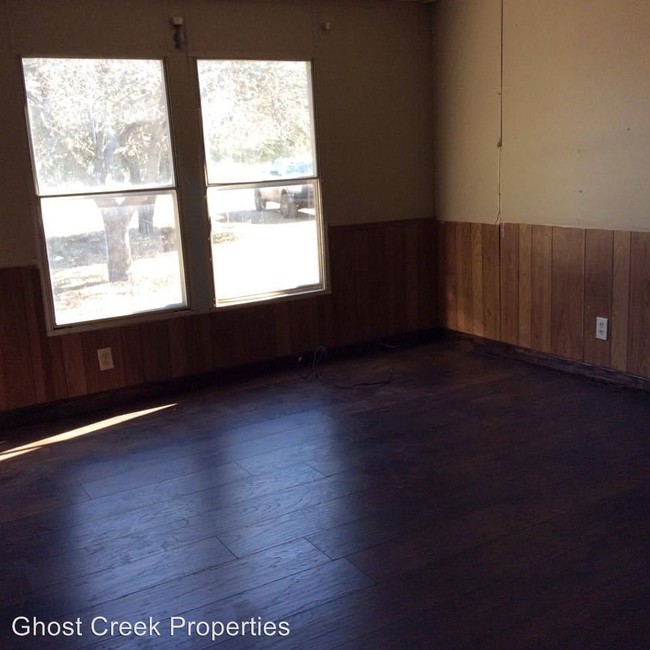 Building Photo - 547 Chaparral Dr