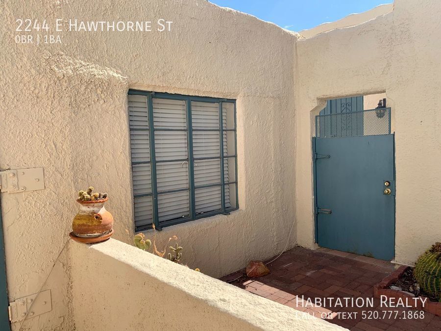 Primary Photo - Charming Efficiency Studio in Sam Hughes!