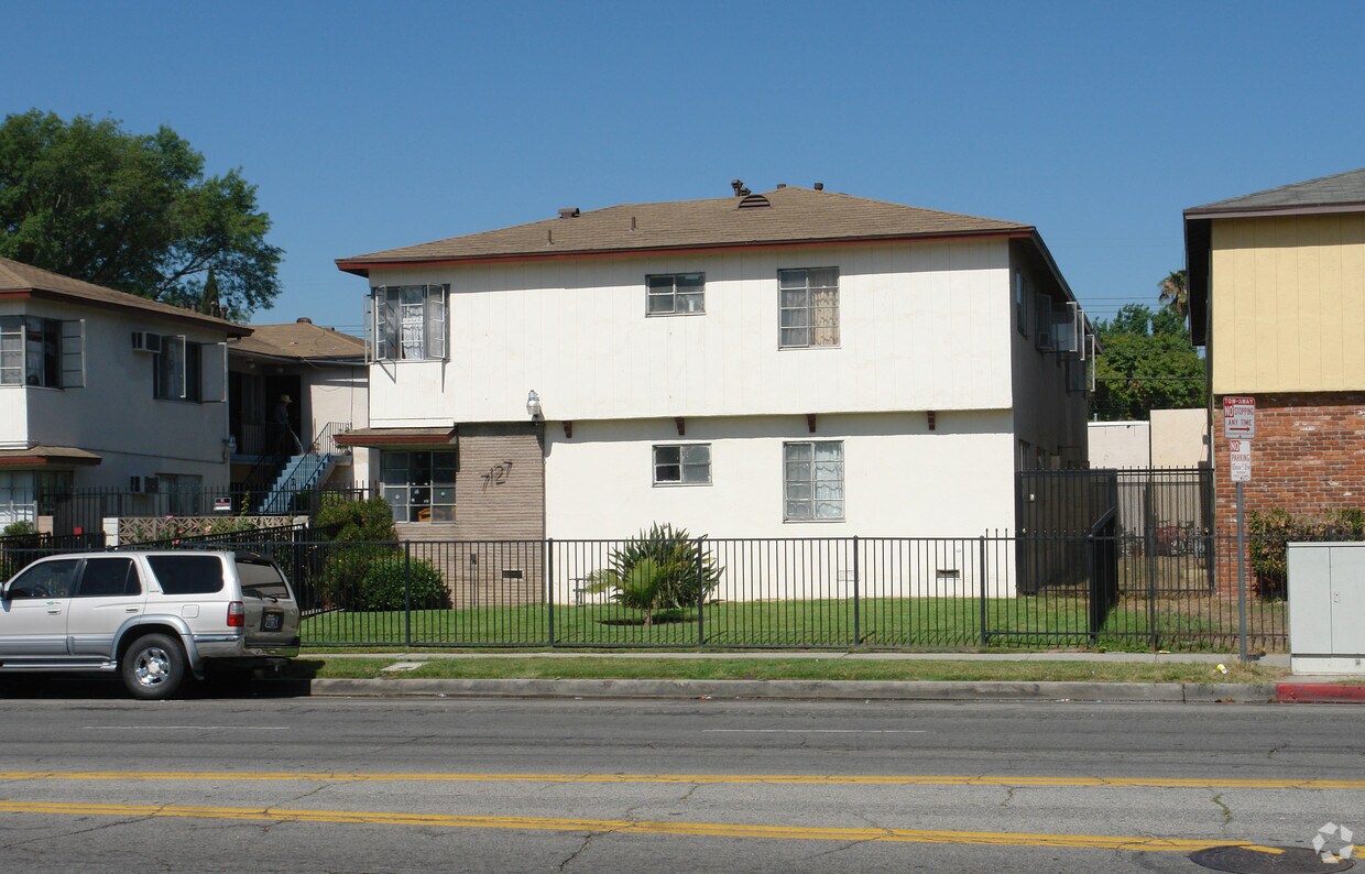 Building Photo - 7127 Whitsett Ave