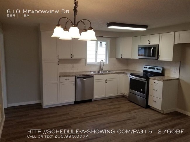 Building Photo - 819 Meadowview Dr