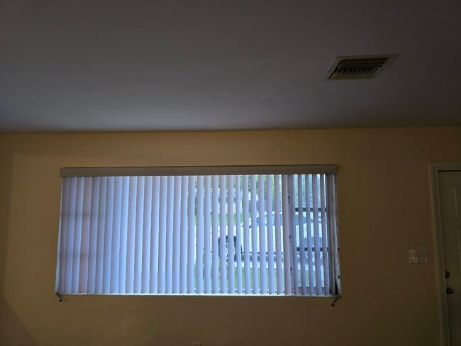 Building Photo - 336 Greenbriar Dr