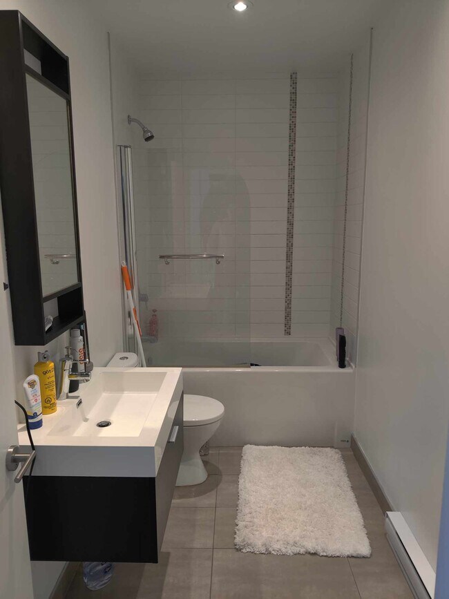 Photo du bâtiment - 1300 Rue Bishop