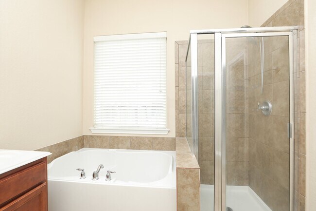 Foto del edificio - 11023 Heartland Grove Dr