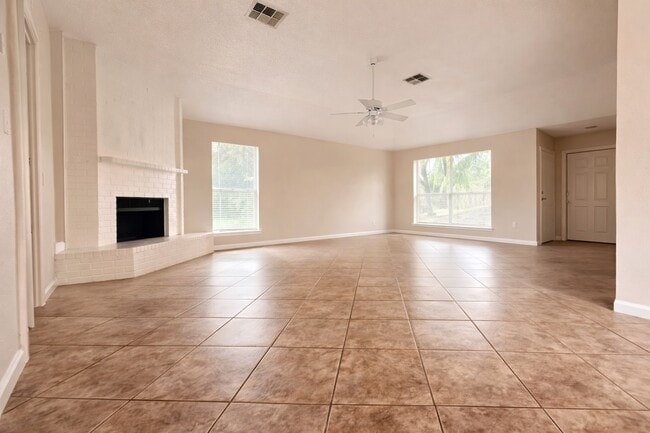 Building Photo - 2210 Sunset Trail