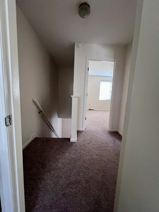 Foto del edificio - 2 Bedroom / 1 Bath Duplex Available Now