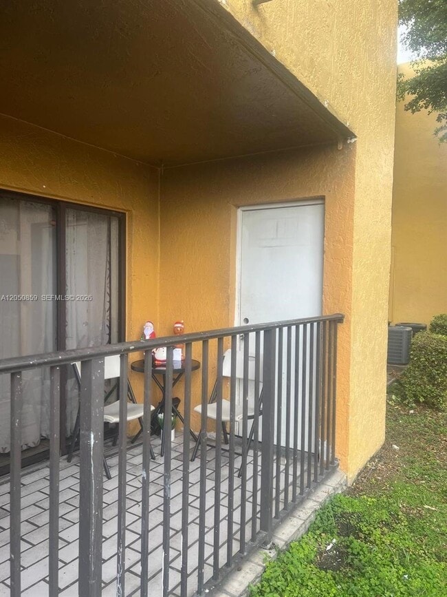 Photo - 590 NW 114th Ave (Miami, FL) Apartment