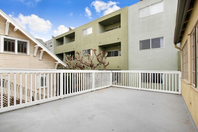 Building Photo - 844 2nd St