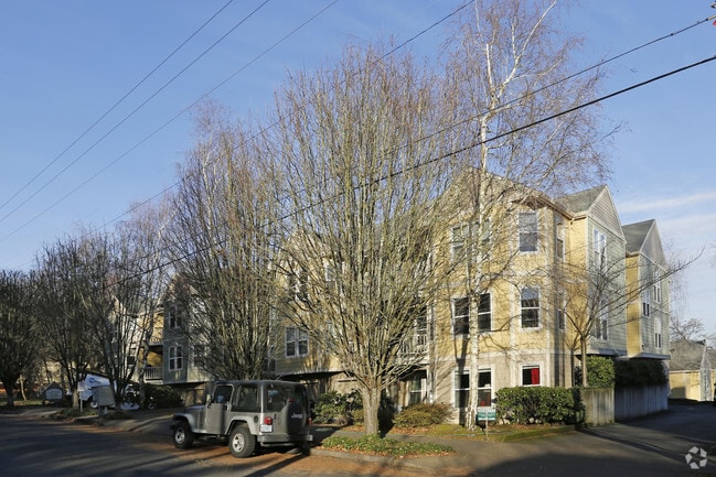 Building Photo - Lair Hill Park Apartments
