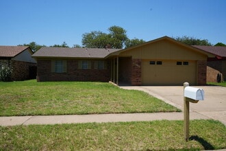 Building Photo - 8310 Geneva Ave