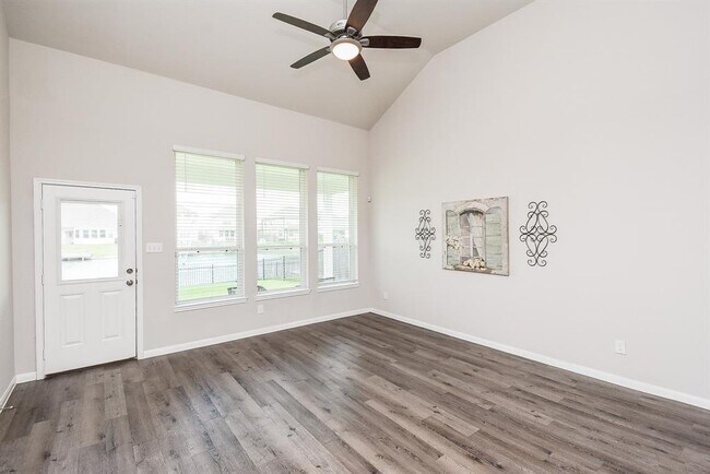 Building Photo - 24622 Allori Ct