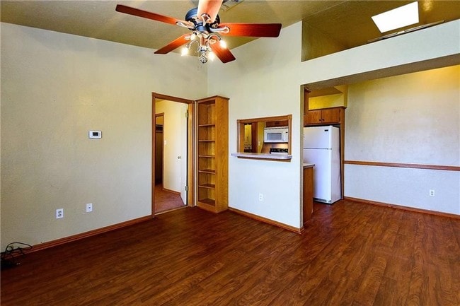Building Photo - 1000 Rambling Oaks Dr