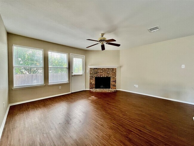 Foto del edificio - 2200 Lookout Ln