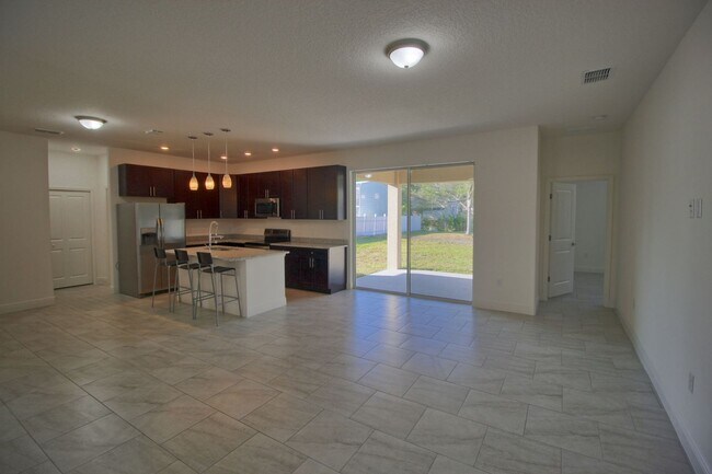 Building Photo - 5054 Marina Dr