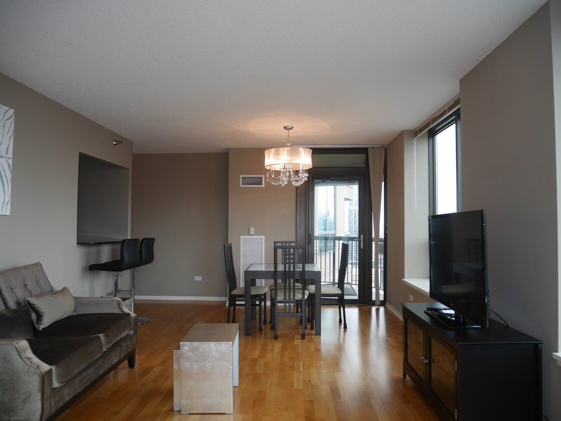 Now has new dark hardwood floor instead - 400 N LaSalle Dr