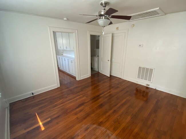 Building Photo - Adorable Duplex 1 Block from Duke - Huge Fenced Backyard!
